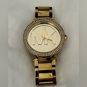 MICHAEL KORS MK5784
Women's Watch Gold Tone
Bracelet MK Logo Dial Analog fashion